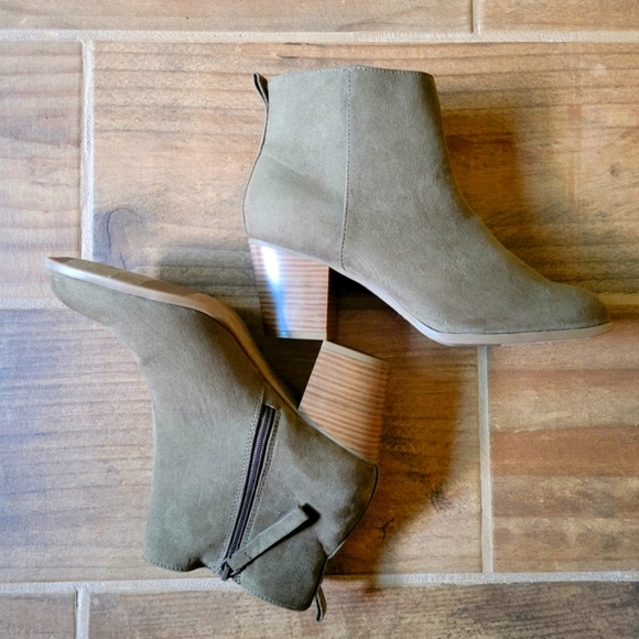 Old Navy Shoes - NWOT Old Navy Ankle Booties